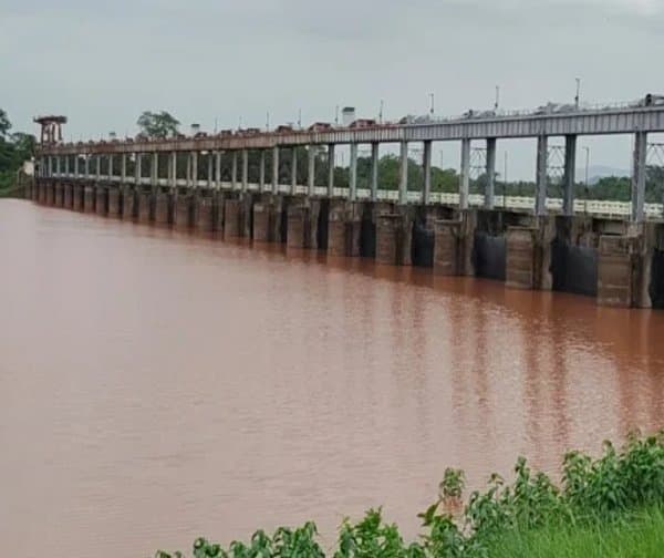 తాలిపేరుకు పోటెత్తిన వరద