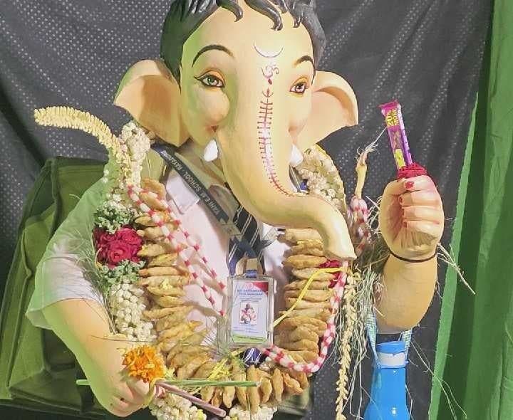 విద్యార్థి వేషంలో గణనాథుడు