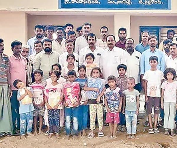 గ్రామస్థుల కృషితో పునఃప్రారంభమైన పాఠశాల