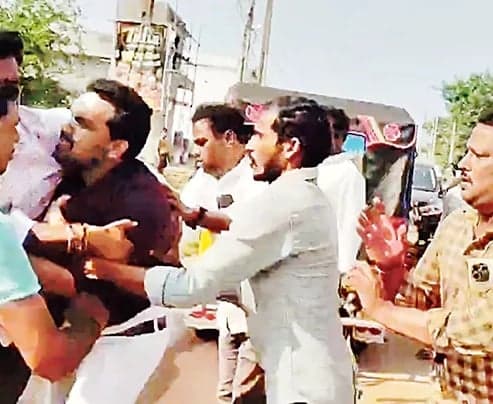 కొల్లేరు వాసులపై వైకాపా దాడి - Udayam