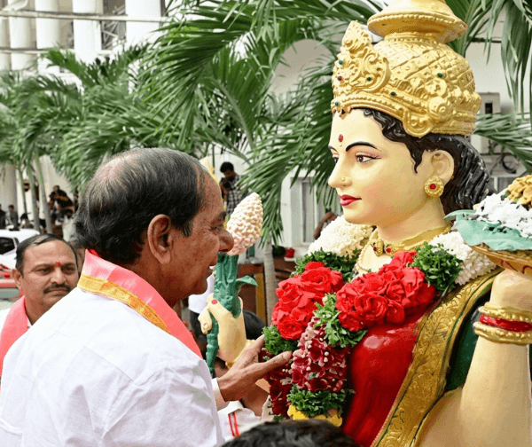 రజతోత్సవ సంబరాల్లో గులాబీ బాస్: తెలంగాణ భవన్‌లో కేసీఆర్ ప్రత్యేక నివాళి! - Udayam Digital