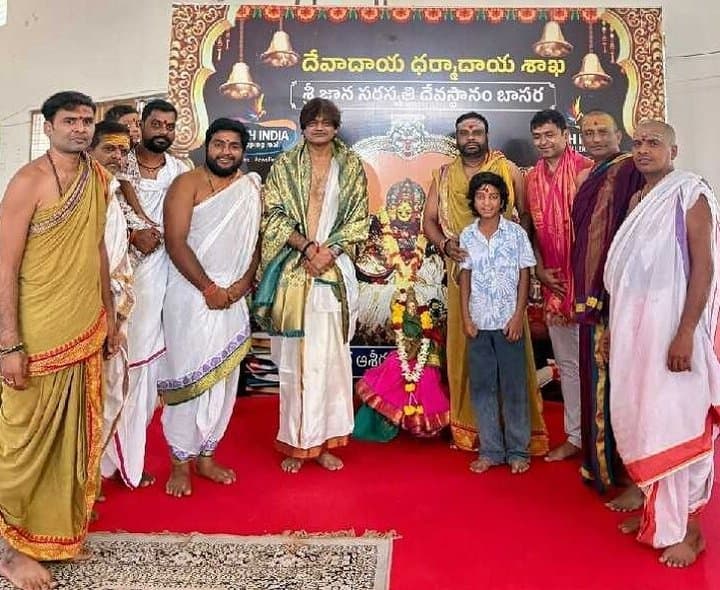 బాసర అమ్మవారిని దర్శించుకున్న దర్శకుడు హరీశ్‌ శంకర్‌