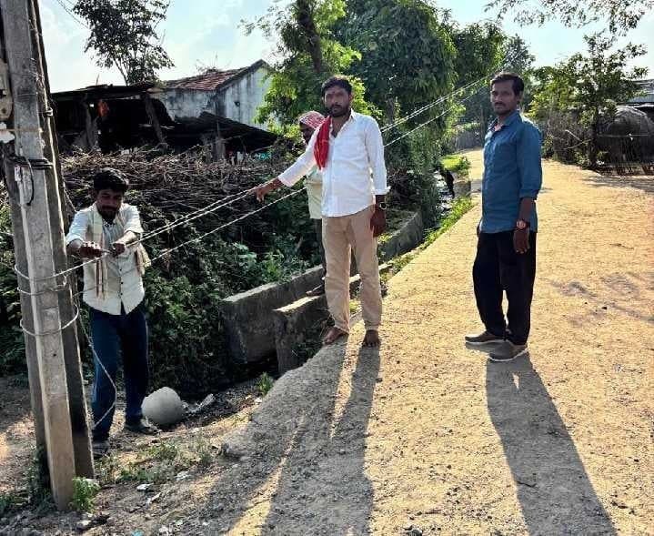 అయినం గ్రామంలో వీధి దీపాల ఏర్పాటు - Udayam