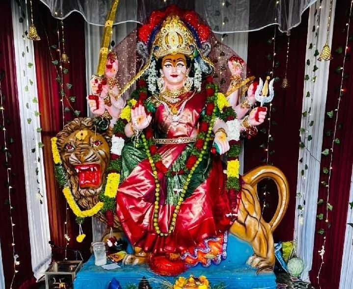 రాజరాజేశ్వరి దేవి అవతారంలో అమ్మవారు - Udayam