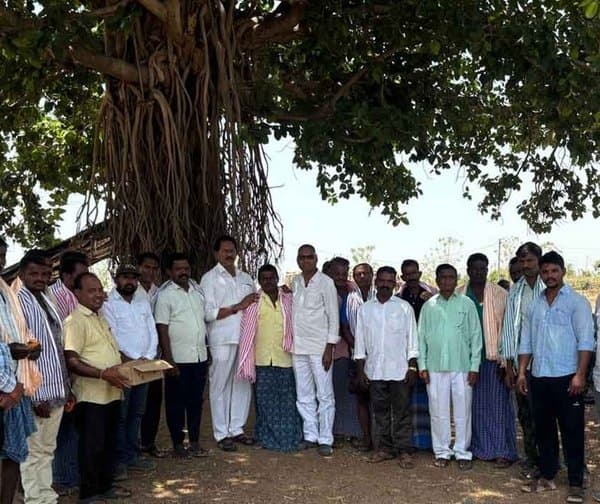 తుంగూర్‌లో హమాలీలకు సన్మానం - Udayam Digital