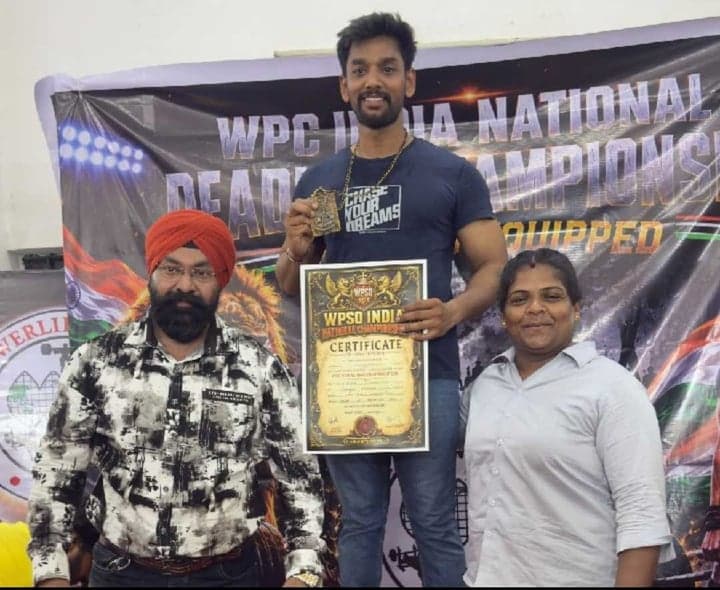 జాతీయ పవర్ లిఫ్టింగ్‌లో అమలాపురం యువకుడికి పతకాలు - Udayam