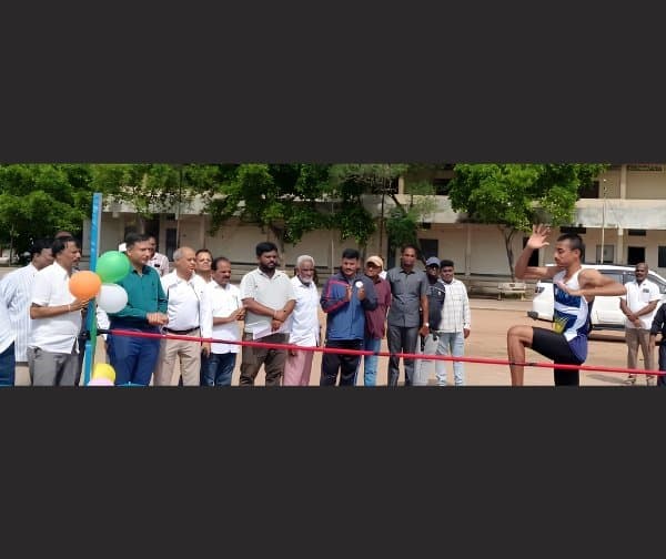 క్రీడా పాఠశాలలో ఆధునిక హైజంప్ మ్యాట్ల ప్రారంభం