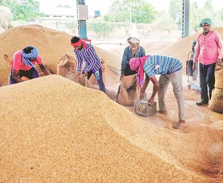 తెలంగాణలో నెమ్మదించిన ధాన్యం కొనుగోళ్లు