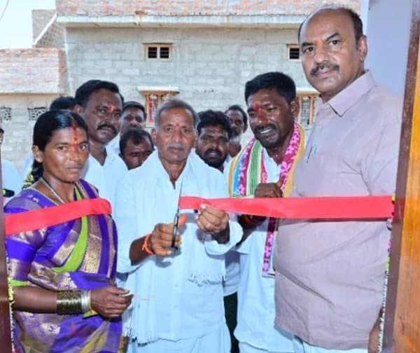 పేదలకు ఇందిరమ్మ ఇళ్లు
