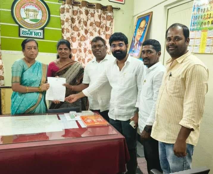 బస్సుల పునరుద్ధరణకు సర్పంచుల వినతి - Udayam