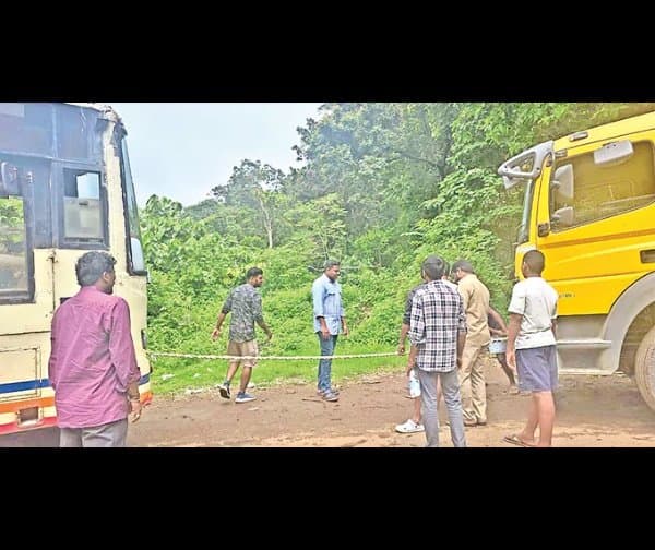 ధారకొండ ఘాట్‌లో బస్సు నిలిచిపోవడంతో నరకం