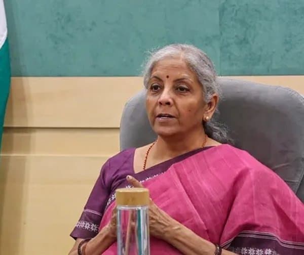నిర్మలా సీతారామన్ కీలక సమీక్ష