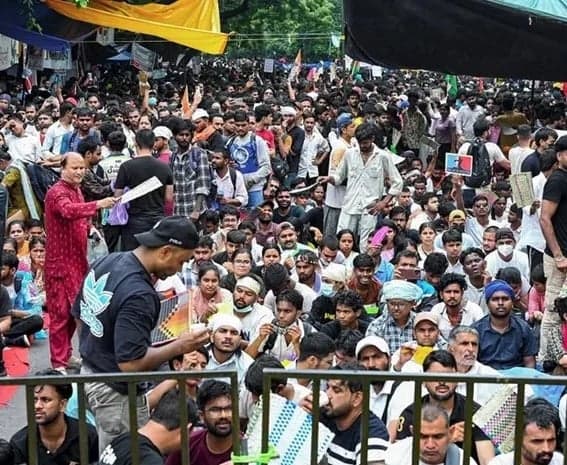 నీట్‌ పేపర్‌ లీక్‌ కేసులో సీబీఐ తుది ఛార్జ్‌‌షీట్‌