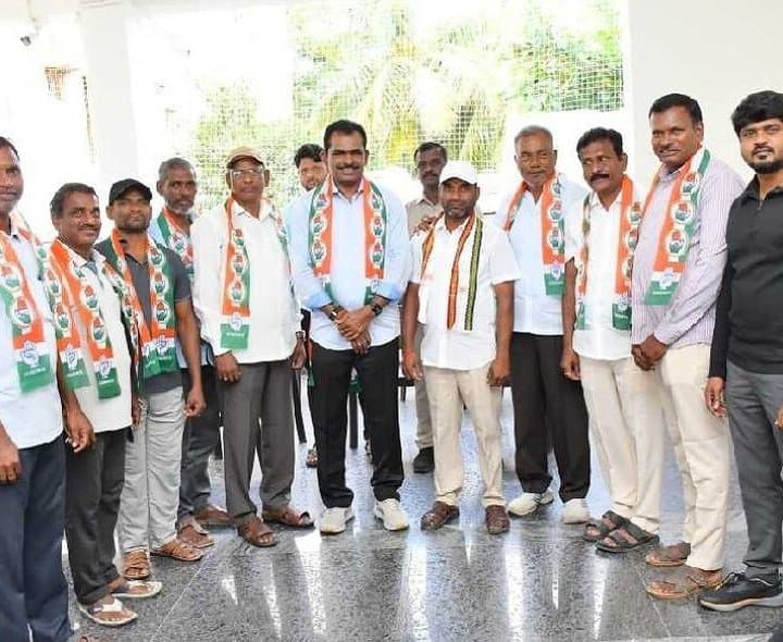 బీఆర్‌ఎస్‌కు షాక్‌.. కాంగ్రెస్‌లోకి సర్పంచ్‌