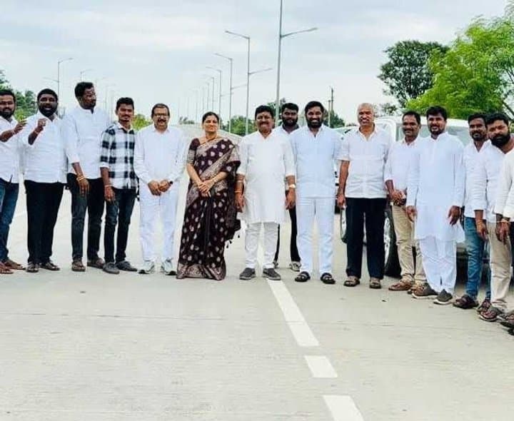 ఫీజు బకాయిలపై బీజేపీ దీక్ష