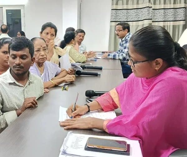 ప్రజా సమస్యలపై జాయింట్ కలెక్టర్ సూచన