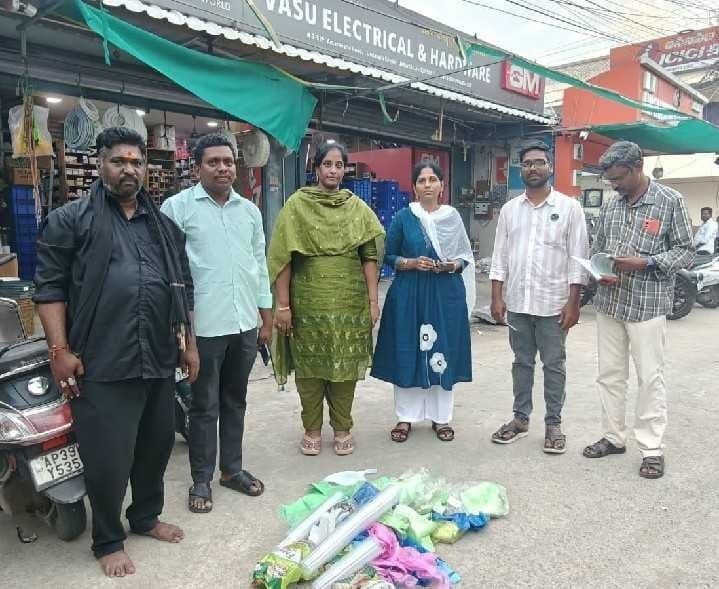 తాడేపల్లిలో 10 కిలోల నిషేధిత ప్లాస్టిక్ స్వాధీనం - Udayam