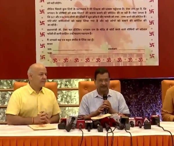 విరాళాల దొంగలను రక్షిస్తున్నారు : కేజ్రీవాల్ 