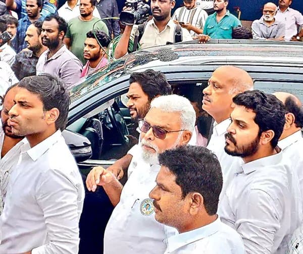 రాజధానిలో వైకాపా నేతల పర్యటన ఉద్రిక్తత