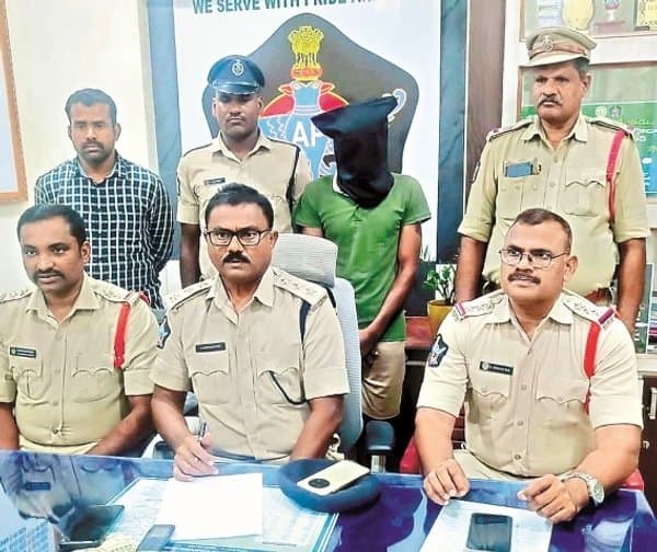 స్నేహితుడే హంతకుడు