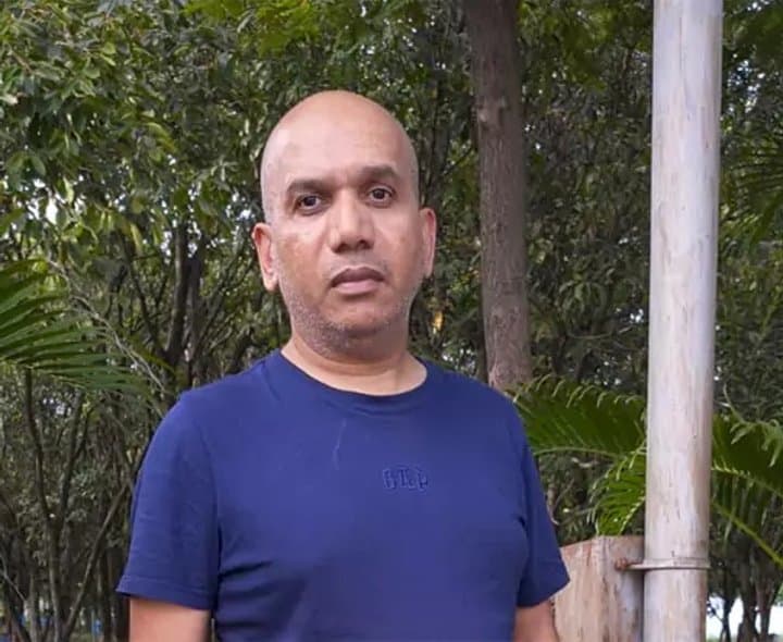 నాలుగు పేర్లతో నాలుగు పాస్‌పోర్టులు
