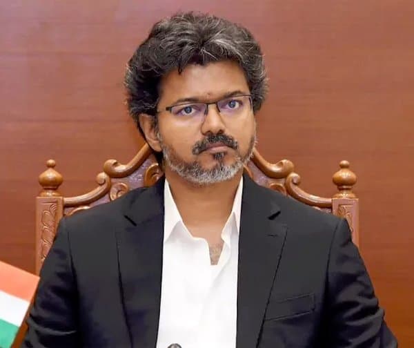 విజయ్ వైపు అన్నాడీఎంకే అగ్రనేతలు.. తెరవెనుక అసలేం జరిగింది?