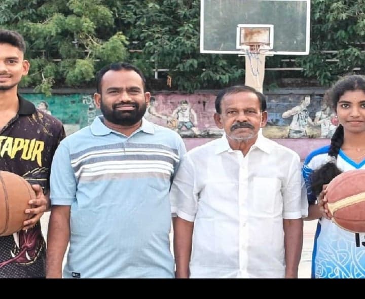 జాతీయ బాస్కెట్‌బాల్‌కు ధర్మవరం క్రీడాకారులు - Udayam
