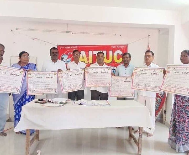 ఆటో డ్రైవర్ల నిరవధిక బంద్‌కు పిలుపు