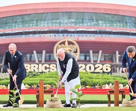 బ్రిక్స్‌ వేదికపై మోదీ, జిన్‌పింగ్‌, పుతిన్‌