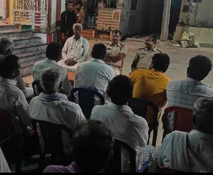 గంగవరం ప్రజలు శాంతియుతంగా జీవించాలి: సీఐ - Udayam