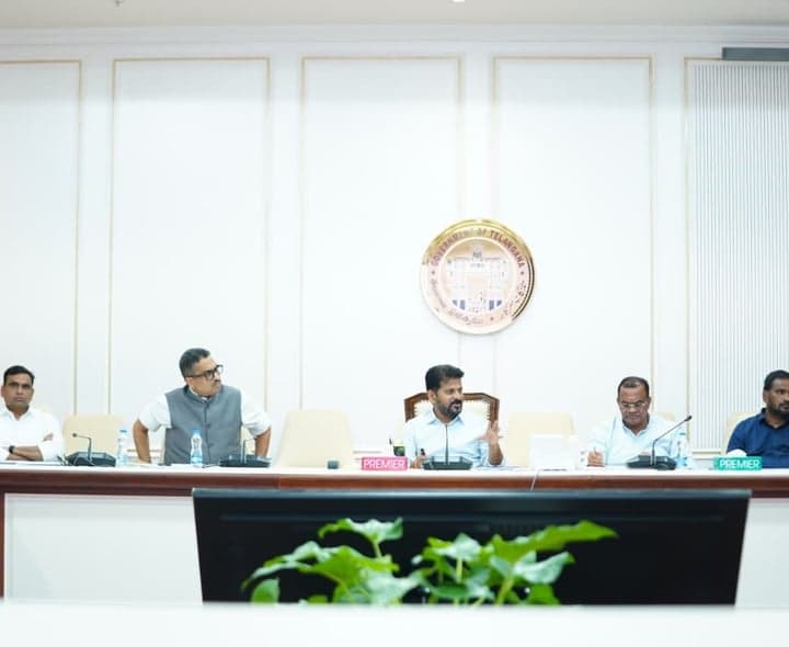 ఆదిలాబాద్, వరంగల్ విమానాశ్రయాలపై సీఎం సమీక్ష