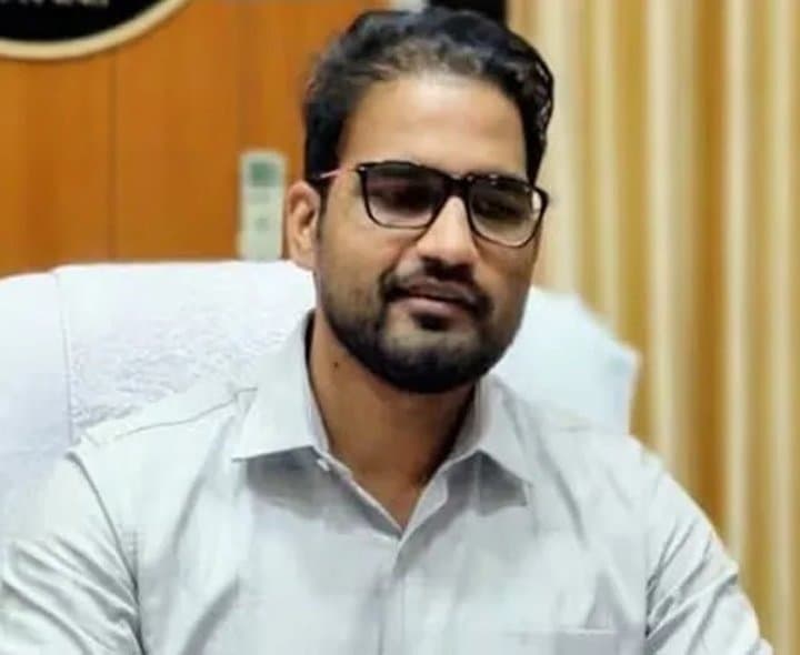 ఐఏఎస్‌ అధికారి ఇంట్లో ఈడీ సోదాలు - Udayam