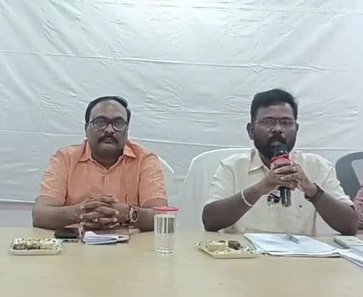 భూమి అభివృద్ధిపై సిబ్బందికి RD సూచనలు - Udayam