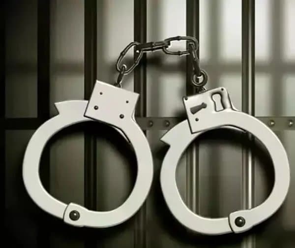 కండక్టర్‌ను దోచి దొరికిపోయాడు