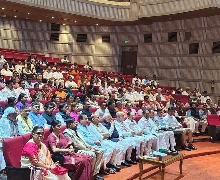NDA పార్లమెంటరీ సమావేశంలో పాల్గొన్న TMC రెబల్స్