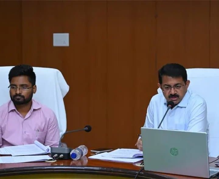 అర్జీలపై బాధ్యతగా స్పందించాలి