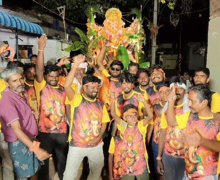 తెట్టులో లడ్డూ వేలం రూ.20,116 - Udayam