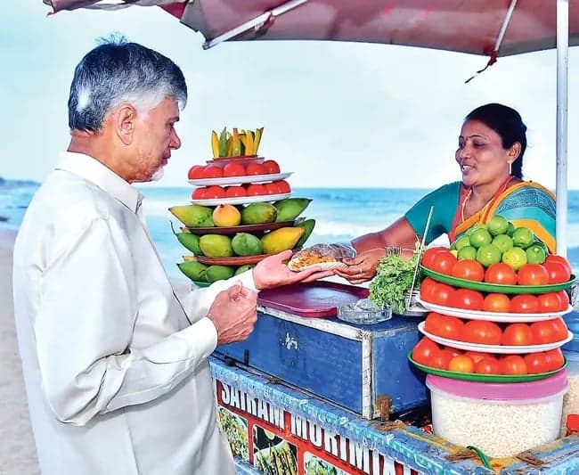 మురీ మిక్చర్‌ రుచి చూసిన సీఎం