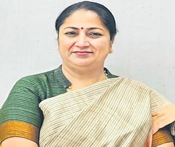 ఢిల్లీలో పెట్రోల్ వాహనాలకు బ్రేక్: కొత్త ఈవీ పాలసీ - Udayam Digital