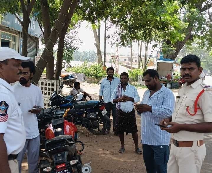 జంగారెడ్డిగూడెంలో ట్రాఫిక్‌ తనిఖీలు - Udayam