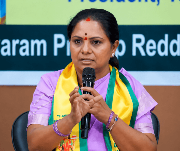 విద్యాసంస్థల ఫీజుల దోపిడీపై కవిత ఆగ్రహం: ప్రభుత్వం నియంత్రించాలని డిమాండ్