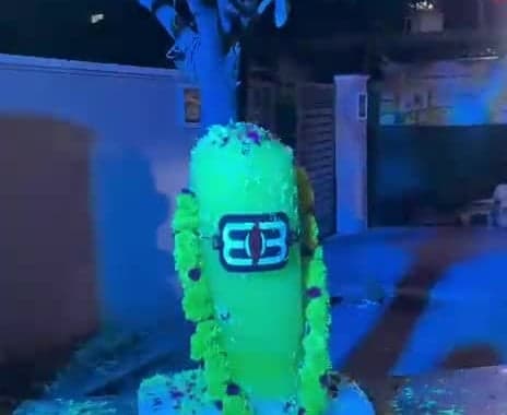 భక్తులను ఆకట్టుకున్న మంచు శివలింగం