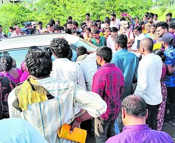 హైకోర్టును ముట్టడించిన బాధితులు