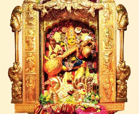 సరస్వతీదేవి అలంకారంలో విజయవాడ దుర్గమ్మ