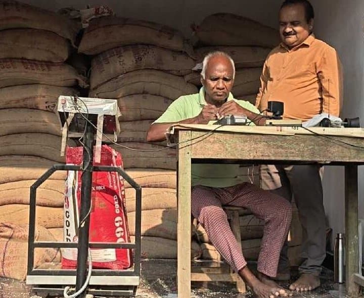స్వాతంత్య్ర వేడుకల్లో స్మార్ట్‌ రేషన్‌ కార్డుల పంపిణీ