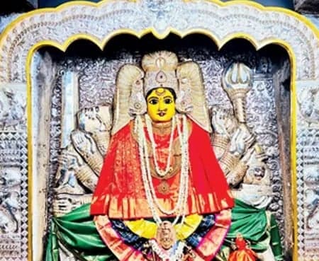 భద్రకాళికి మకర తోరణం