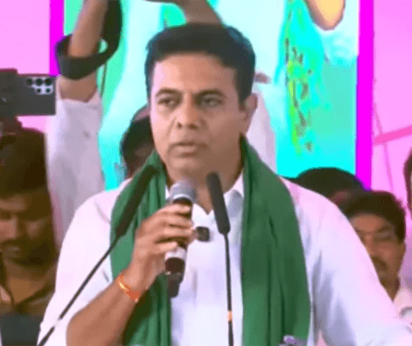 కాంగ్రెస్‌పై కేటీఆర్ నిప్పులు: 'రేవంత్ రెగ్యులర్ సీఎం కాదు.. రెన్యువల్ సీఎం'! - Udayam Digital
