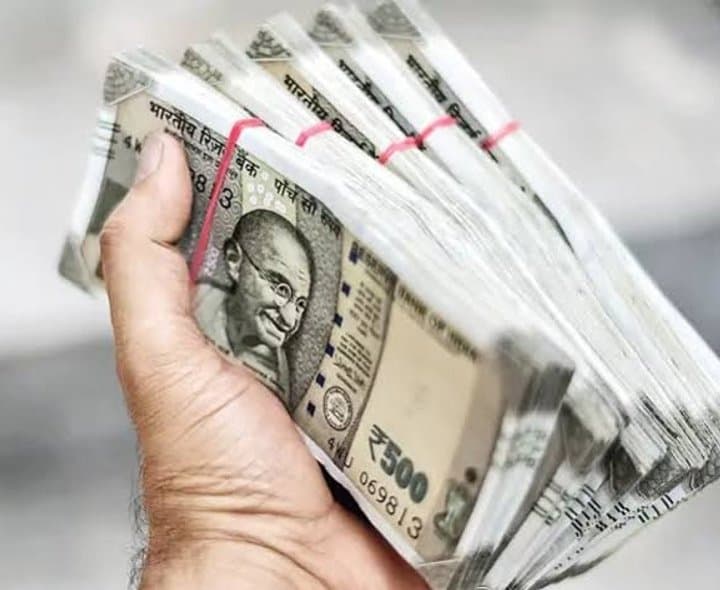 శౌచాలయంలో దాచిన రూ.26 లక్షలు చోరీ