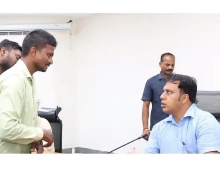అరగంటలో ఆరోగ్యశ్రీ కార్డులో పేరు- ప్రజావాణి జోరు