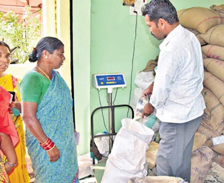 రేషన్ కార్డుదారులకు ఊరట: అవన్నీ పుకార్లే